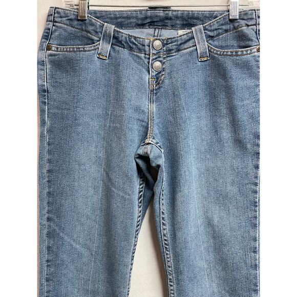 Vintage Levi's women's juniors flare jeans 2 snap closure 2002 light denim blue‎ - Picture 2 of 8